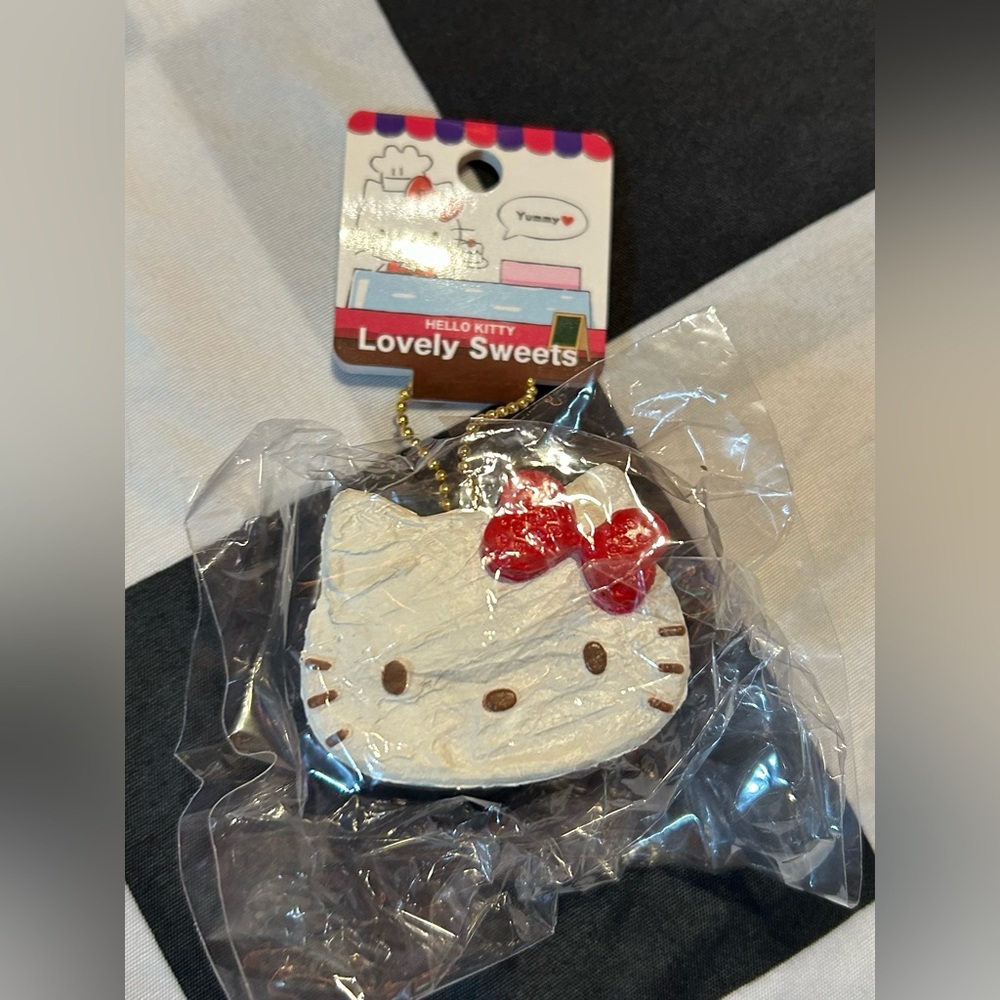RARE Hello Kitty Lovely Sweets Chocolate Shortcake Squishy ✨🍰